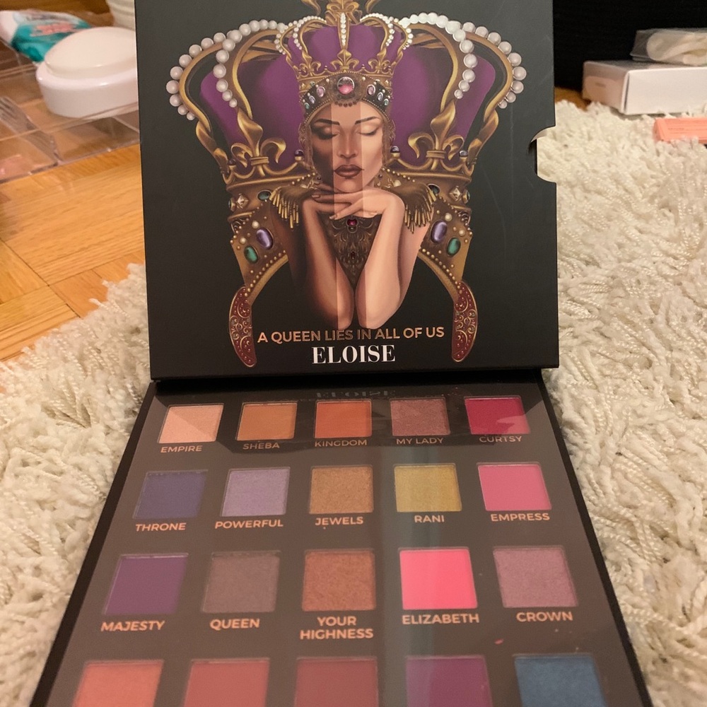 The Queen -Eloise eyeshadow